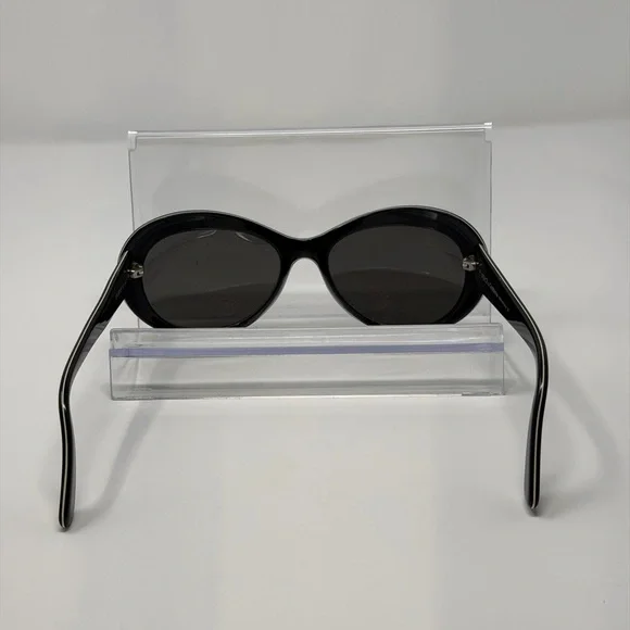 ❌ SOLD ❌ Dolce & Gabbana Glossy Black Oval Sunglasses EUC - Picture 3 of 8